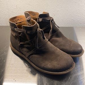 Born Tarkiln Boots Women size 10